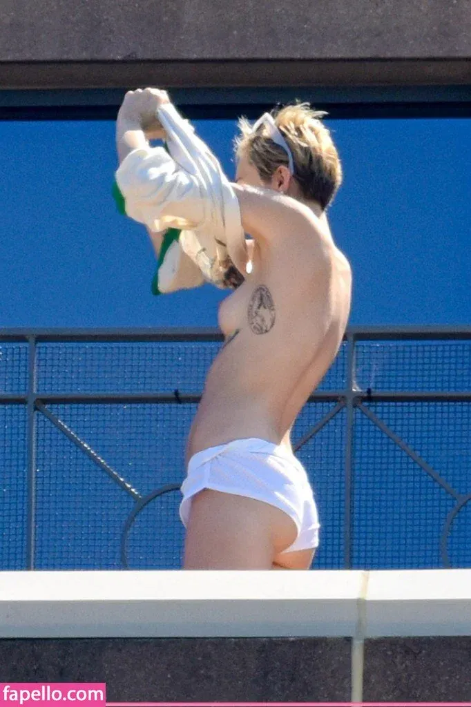 Miley Cyrus Onlyfans Photo Gallery 