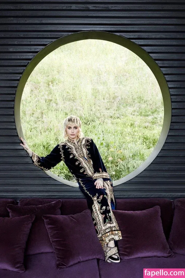 Miley Cyrus Onlyfans Photo Gallery 