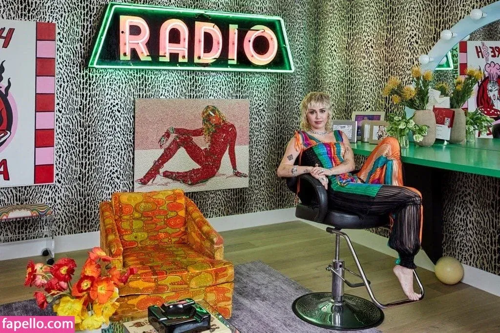 Miley Cyrus Onlyfans Photo Gallery 