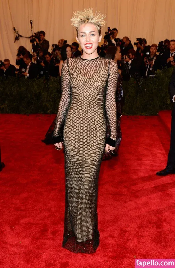 Miley Cyrus Onlyfans Photo Gallery 