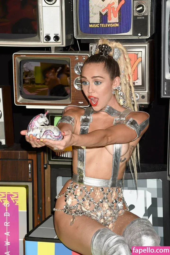 Miley Cyrus Onlyfans Photo Gallery 