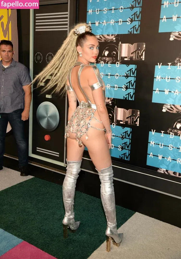 Miley Cyrus Onlyfans Photo Gallery 