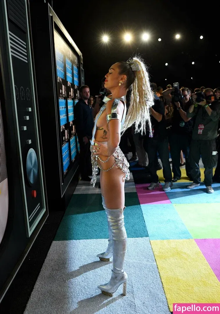 Miley Cyrus Onlyfans Photo Gallery 