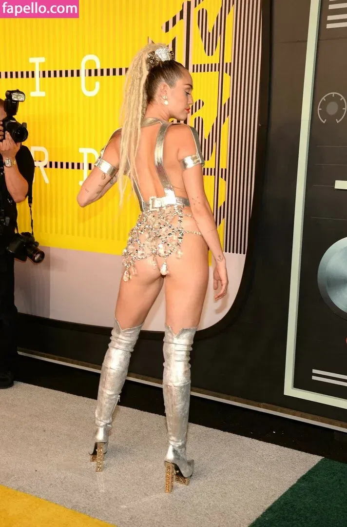 Miley Cyrus Onlyfans Photo Gallery 