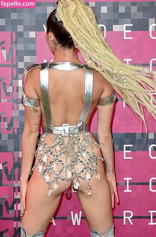 Miley Cyrus Onlyfans Photo Gallery 