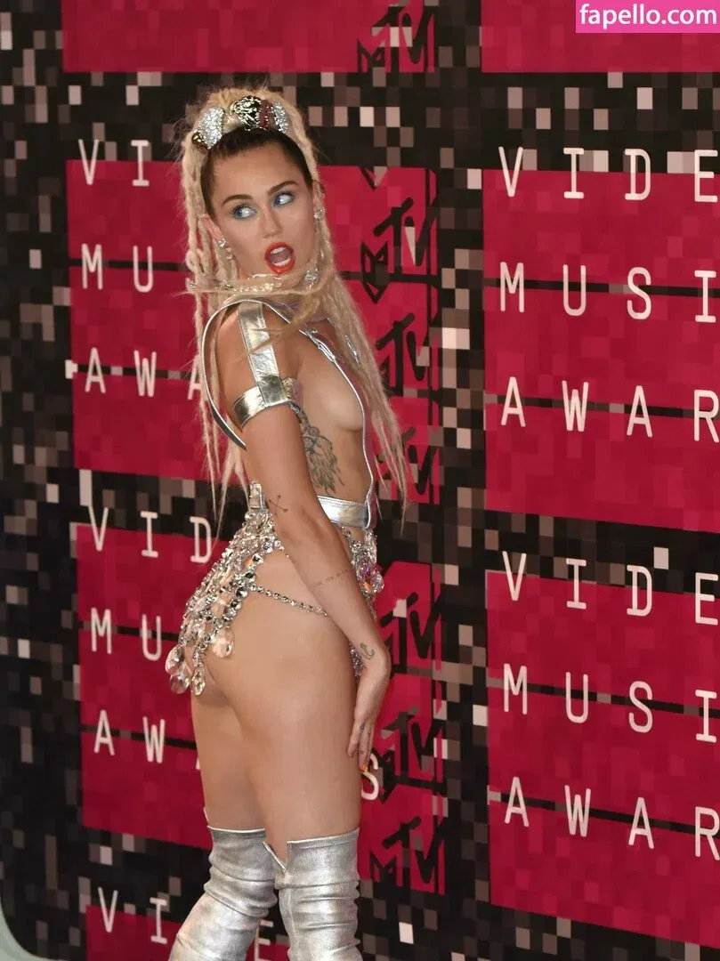 Miley Cyrus Onlyfans Photo Gallery 