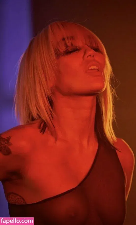 Miley Cyrus Onlyfans Photo Gallery 