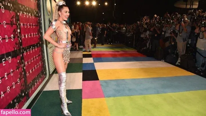 Miley Cyrus Onlyfans Photo Gallery 