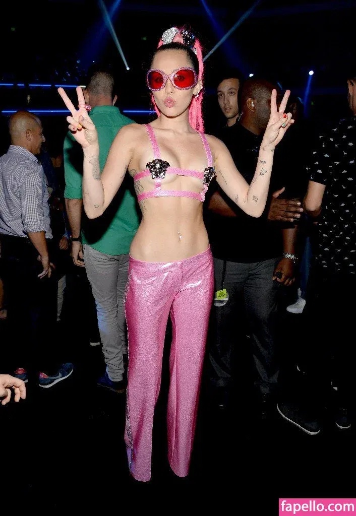 Miley Cyrus Onlyfans Photo Gallery 