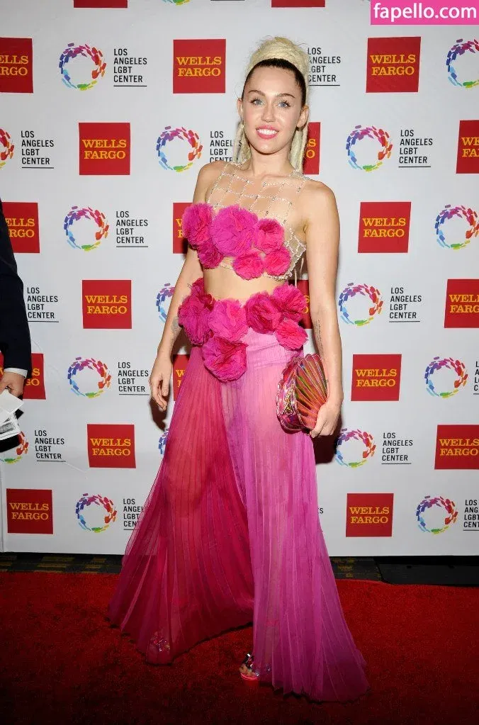 Miley Cyrus Onlyfans Photo Gallery 