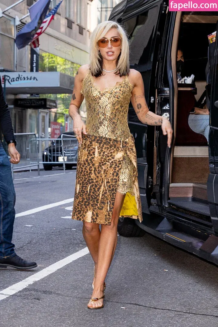 Miley Cyrus Onlyfans Photo Gallery 