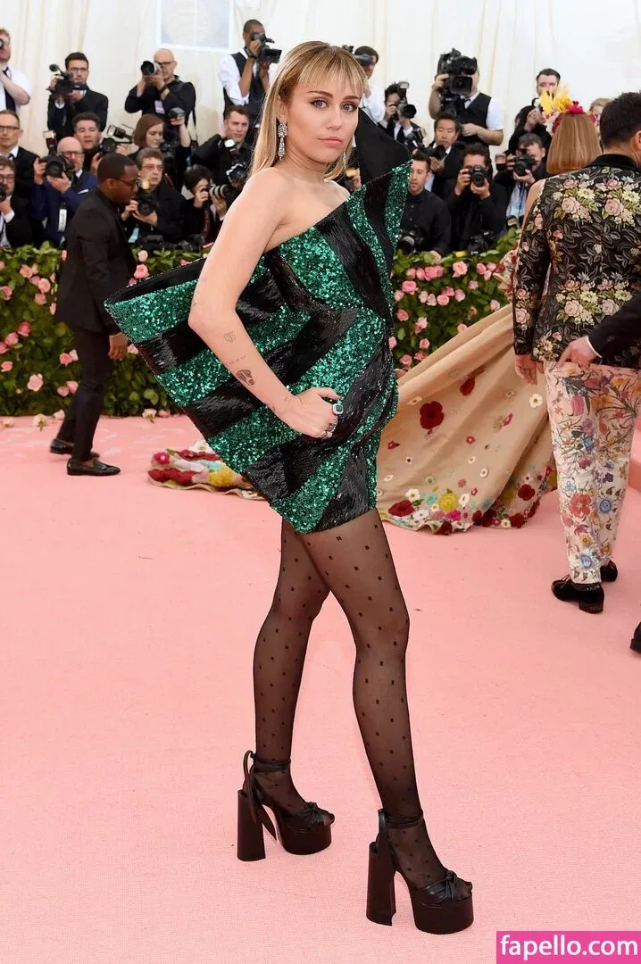 Miley Cyrus Onlyfans Photo Gallery 