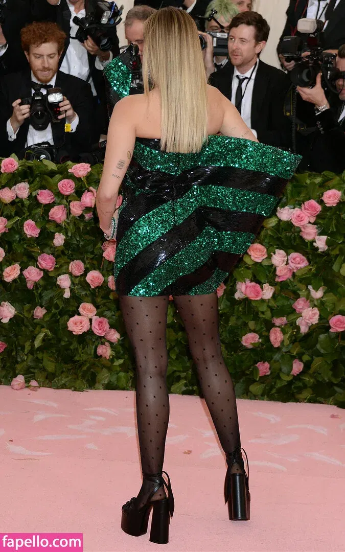 Miley Cyrus Onlyfans Photo Gallery 