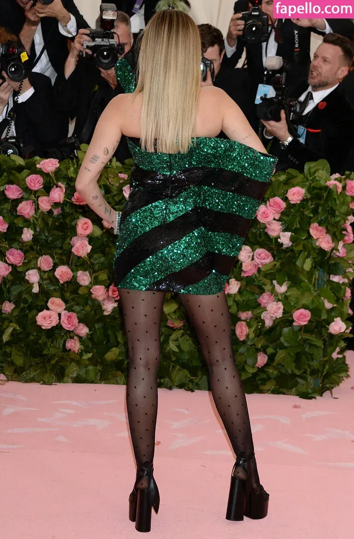 Miley Cyrus Onlyfans Photo Gallery 