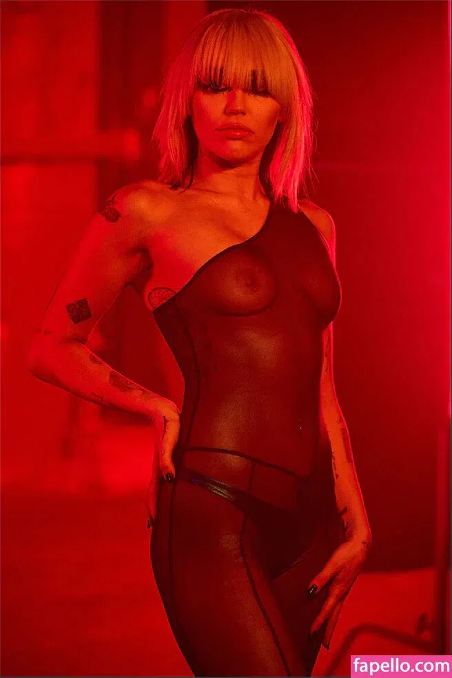 Miley Cyrus Onlyfans Photo Gallery 