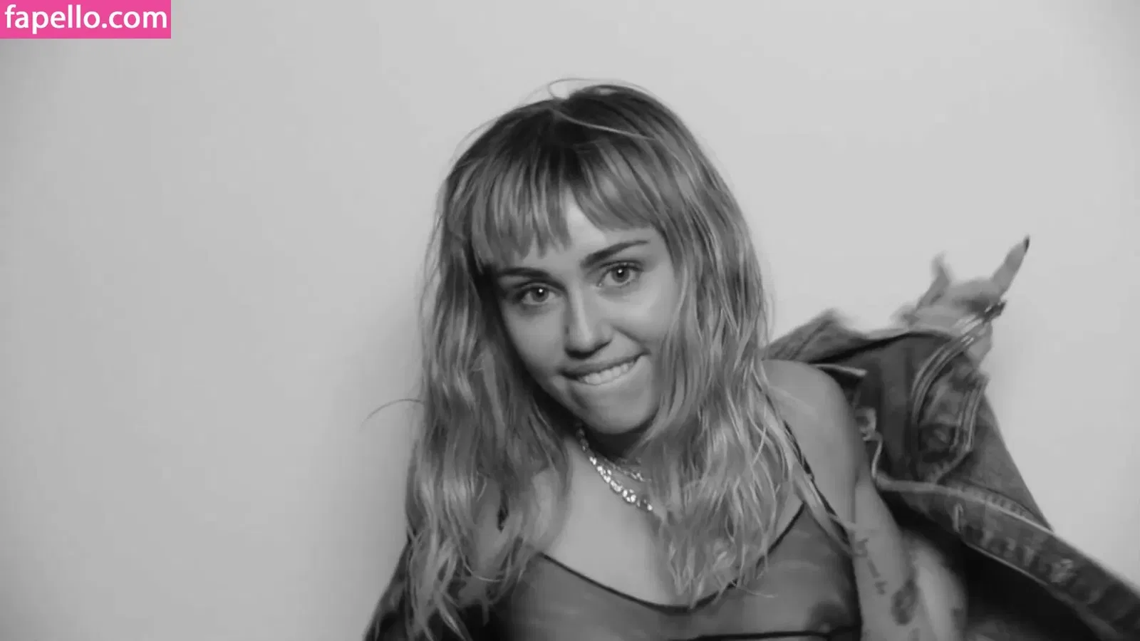 Miley Cyrus Onlyfans Photo Gallery 