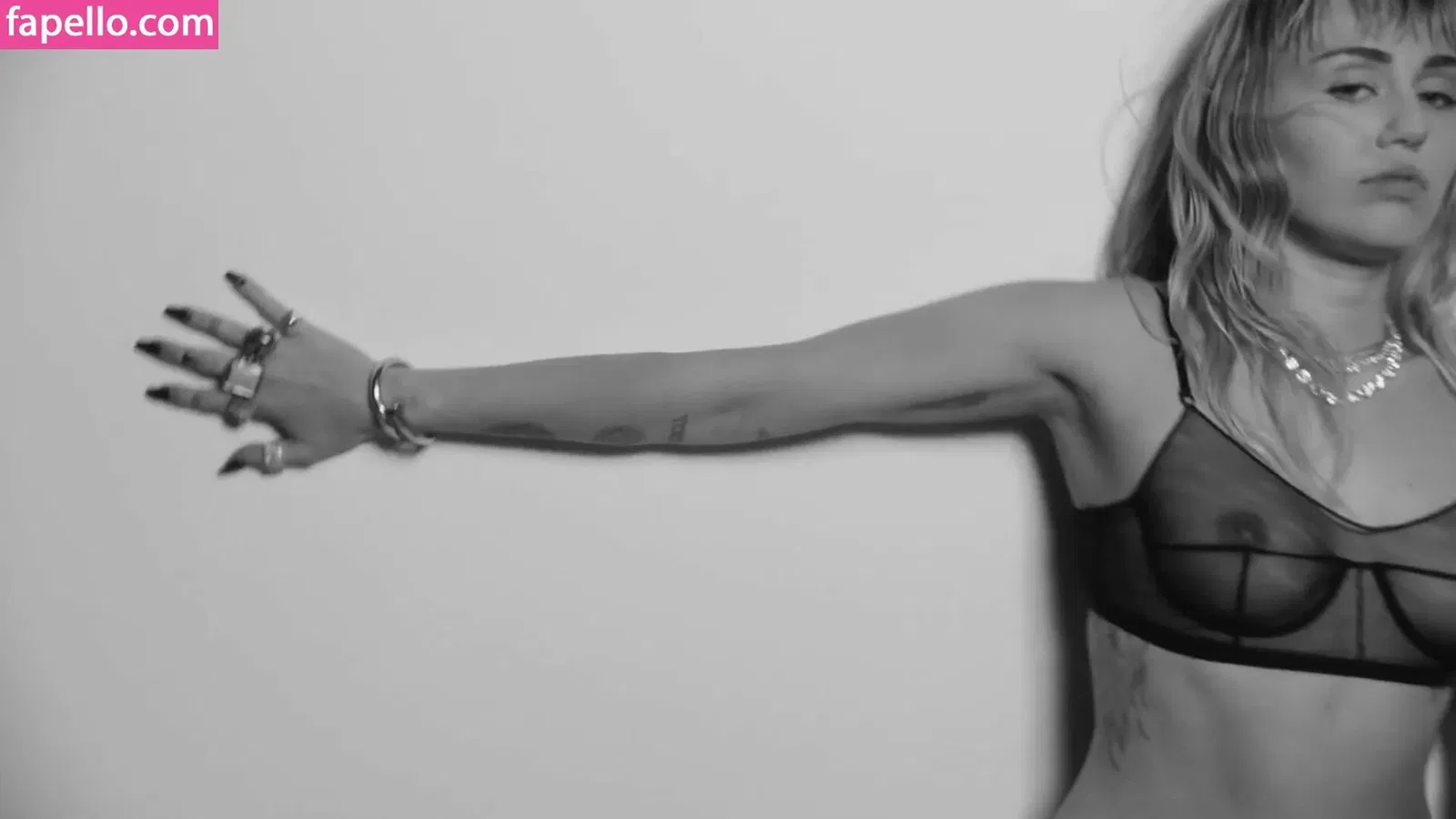 Miley Cyrus Onlyfans Photo Gallery 