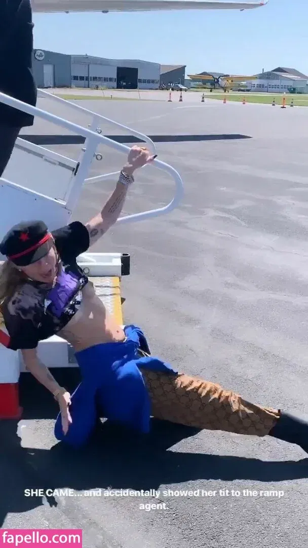 Miley Cyrus Onlyfans Photo Gallery 