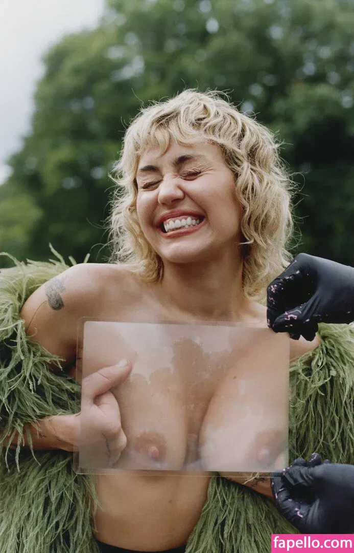 Miley Cyrus Onlyfans Photo Gallery 