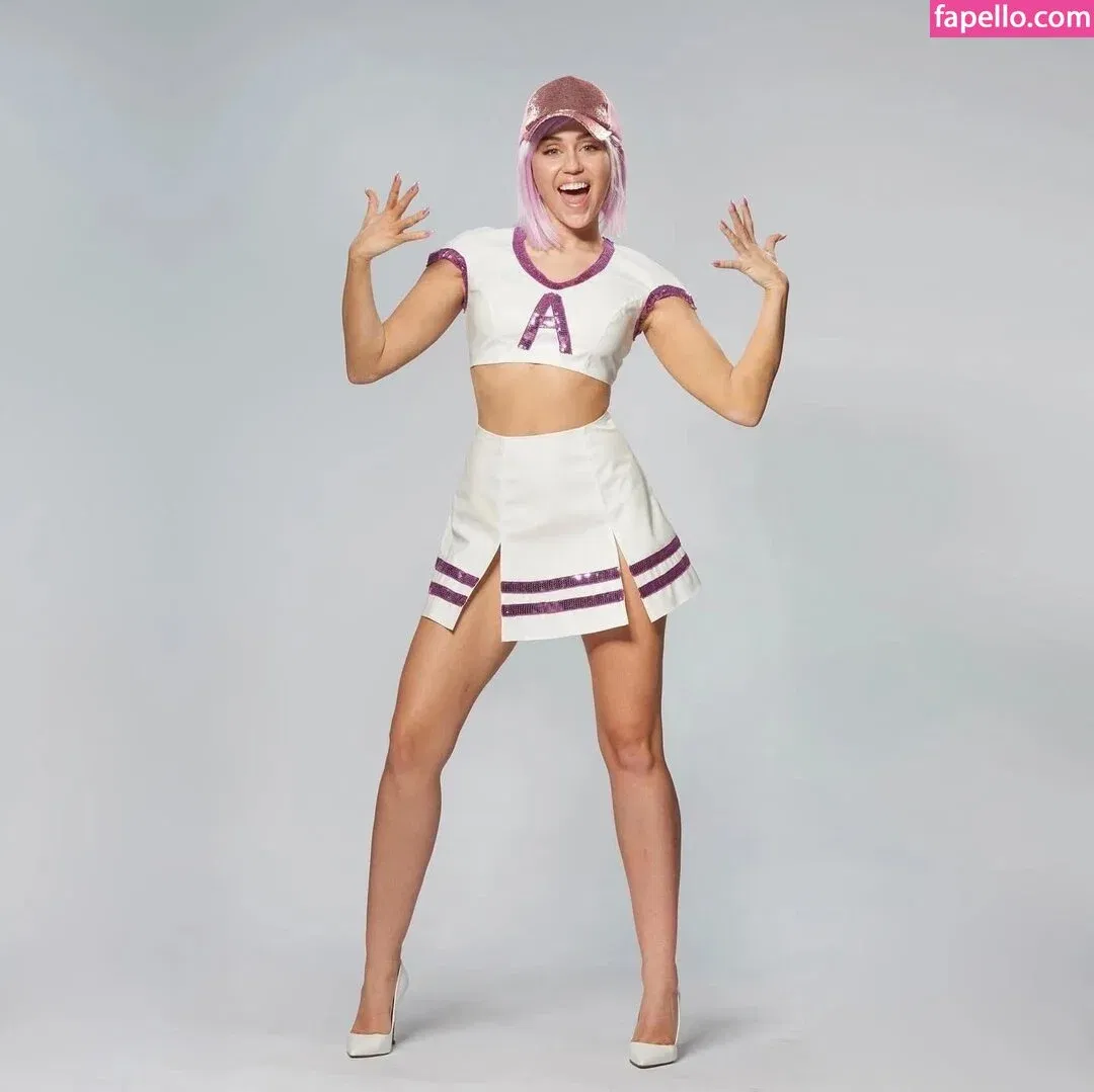 Miley Cyrus Onlyfans Photo Gallery 