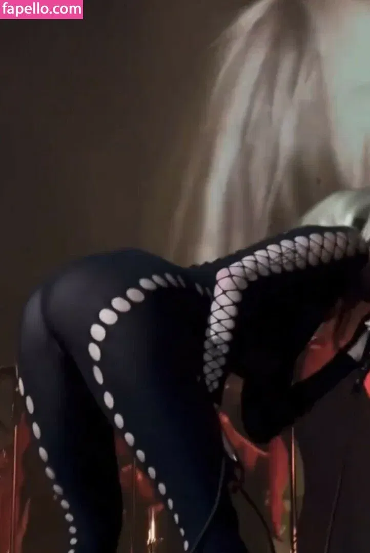 Miley Cyrus Onlyfans Photo Gallery 