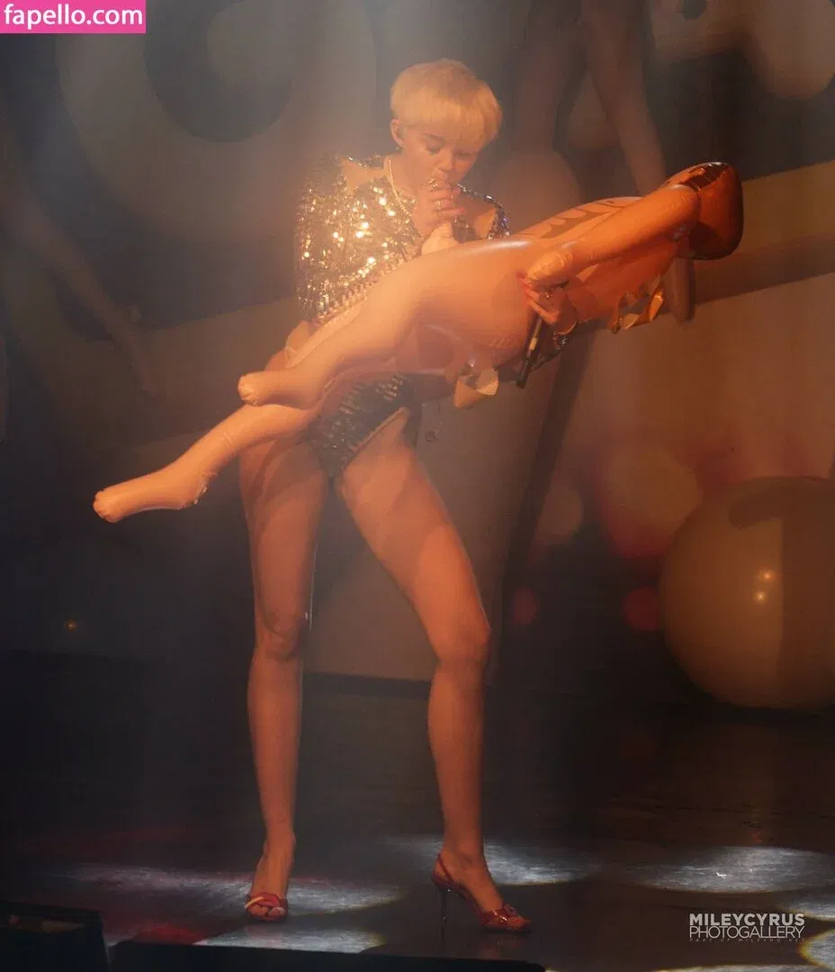 Miley Cyrus Onlyfans Photo Gallery 