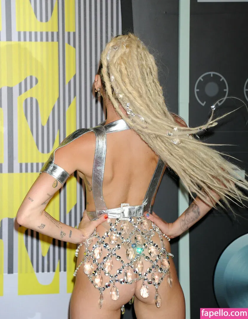 Miley Cyrus Onlyfans Photo Gallery 