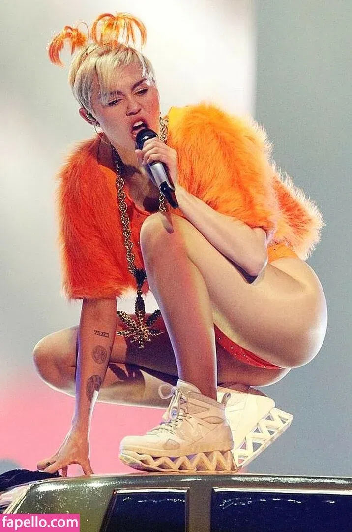 Miley Cyrus Onlyfans Photo Gallery 