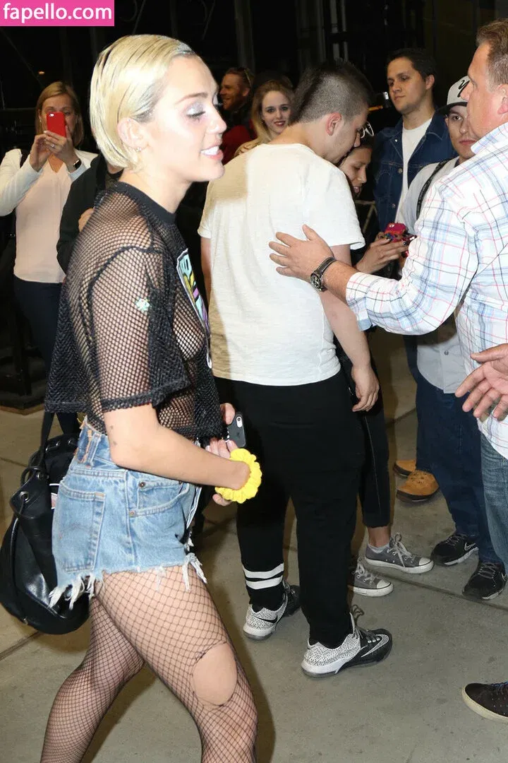 Miley Cyrus Onlyfans Photo Gallery 