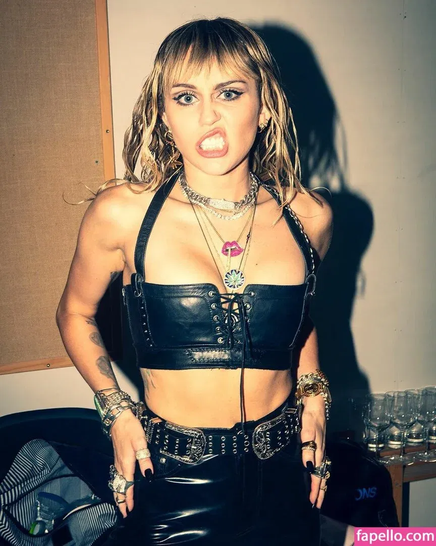 Miley Cyrus Onlyfans Photo Gallery 