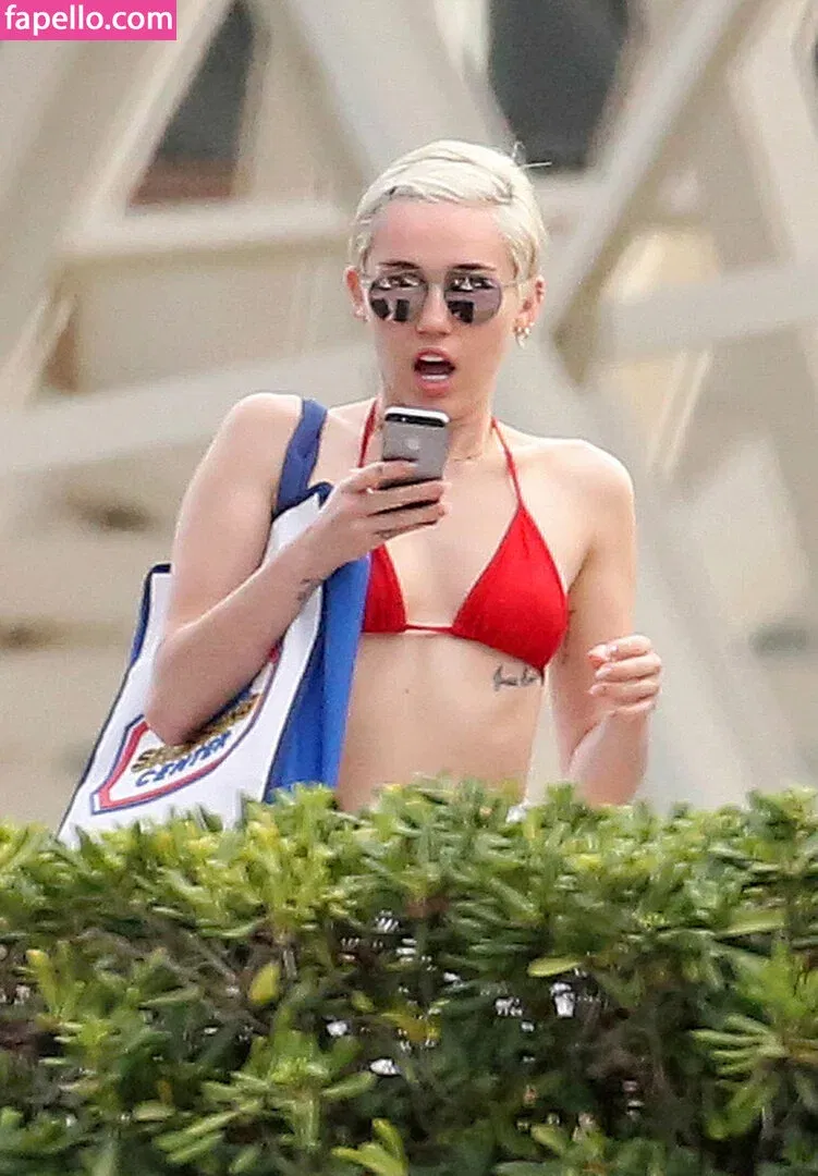 Miley Cyrus Onlyfans Photo Gallery 