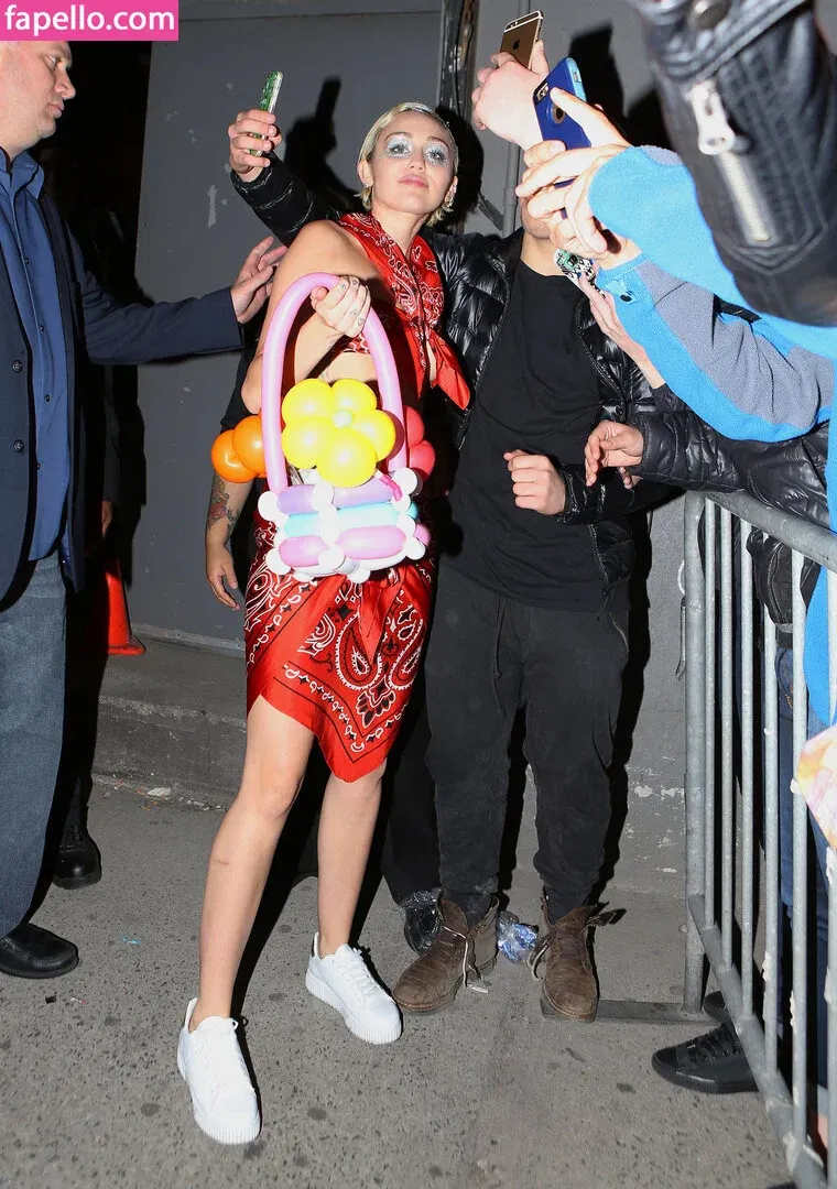 Miley Cyrus Onlyfans Photo Gallery 