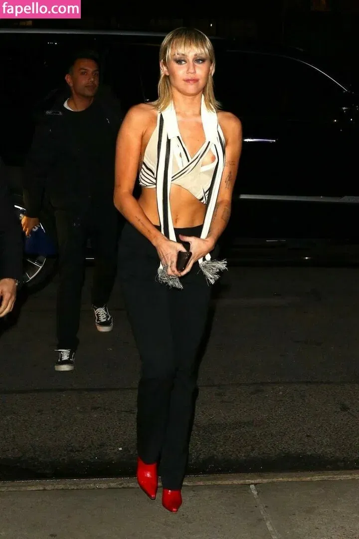 Miley Cyrus Onlyfans Photo Gallery 