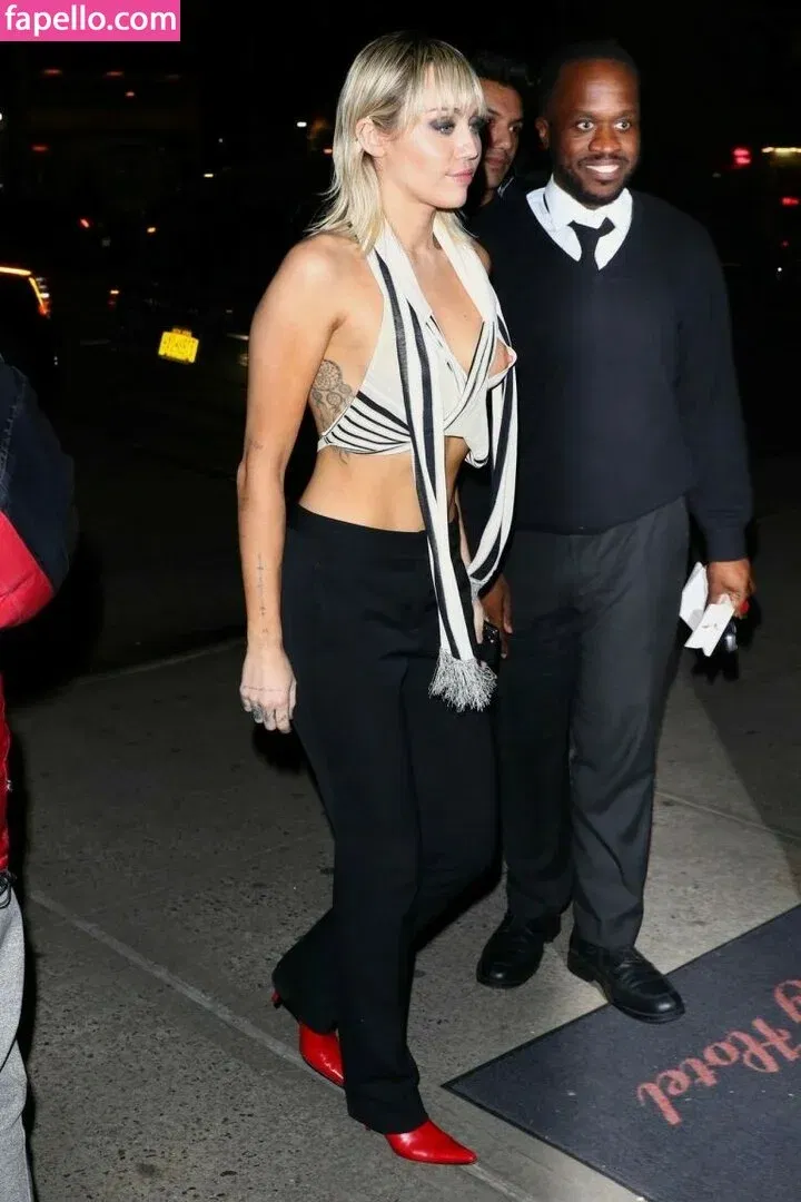 Miley Cyrus Onlyfans Photo Gallery 