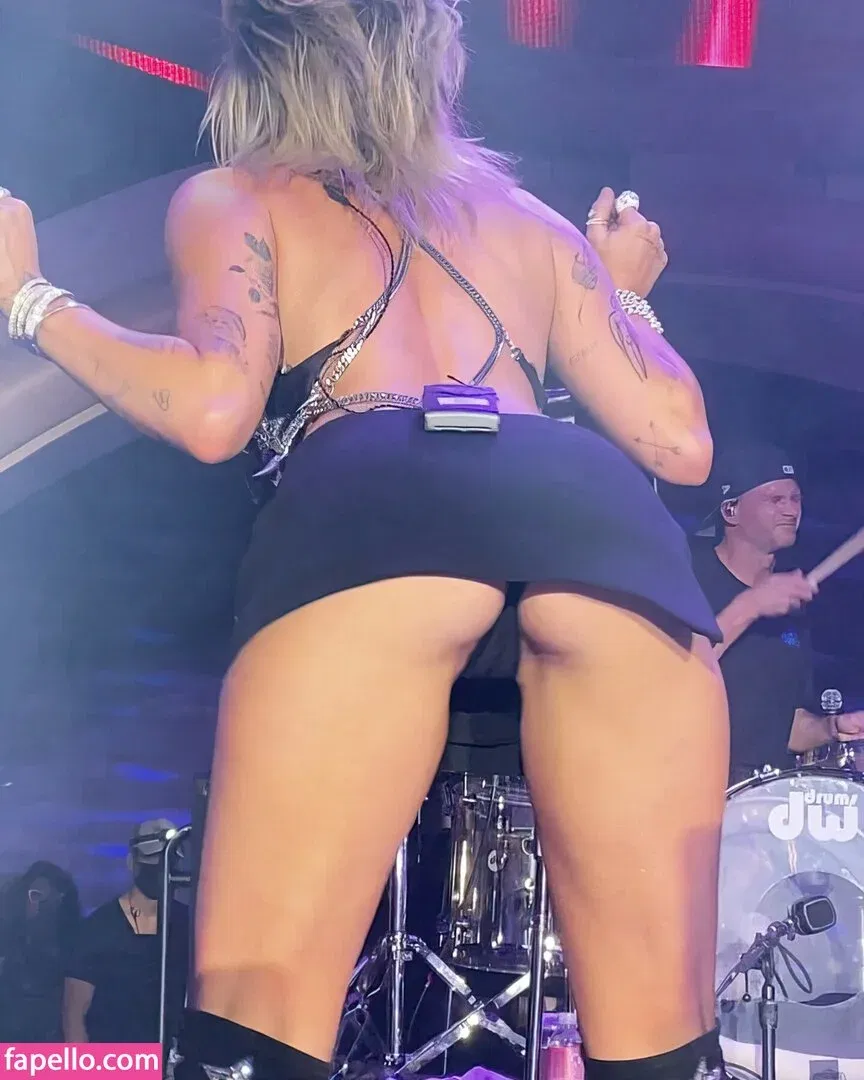 Miley Cyrus Onlyfans Photo Gallery 