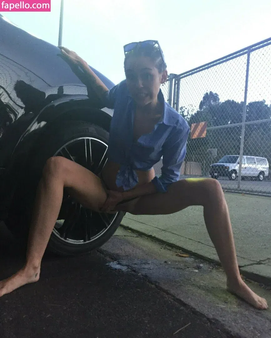 Miley Cyrus Onlyfans Photo Gallery 