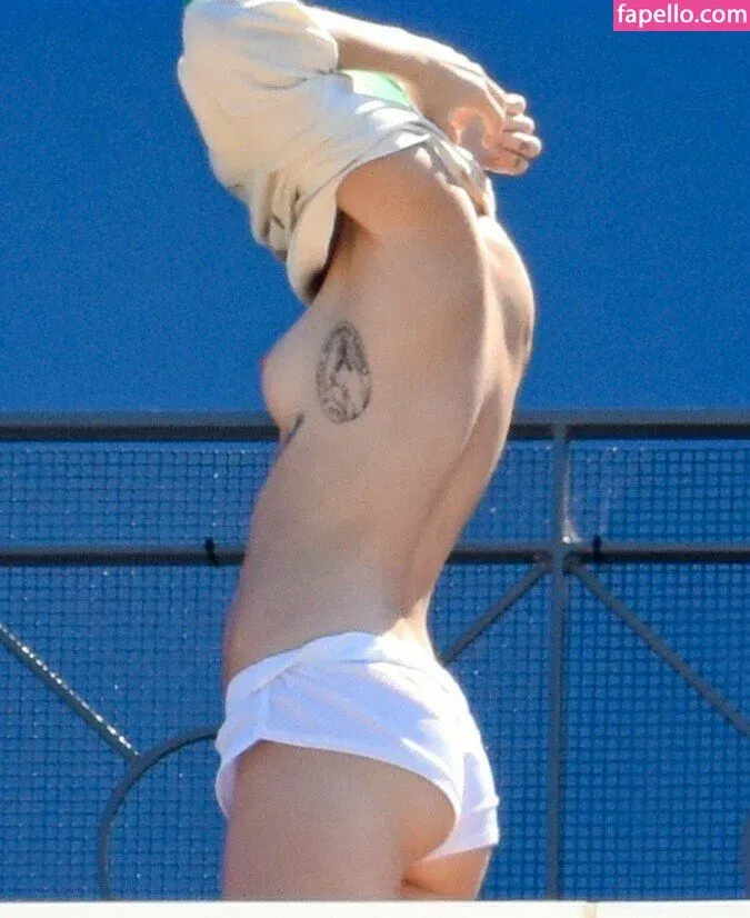 Miley Cyrus Onlyfans Photo Gallery 