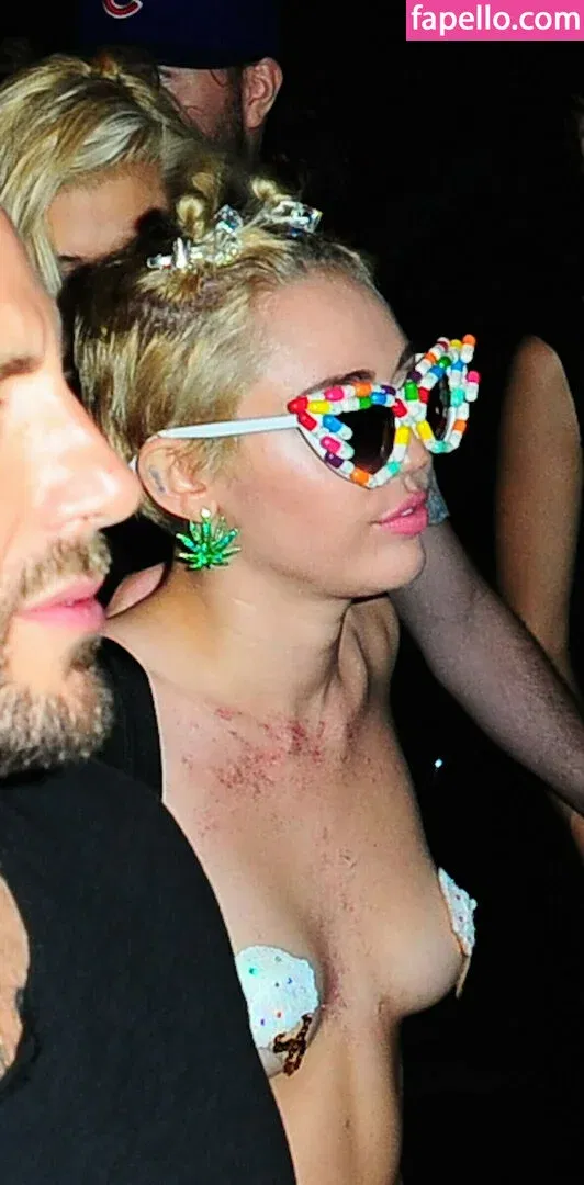 Miley Cyrus Onlyfans Photo Gallery 