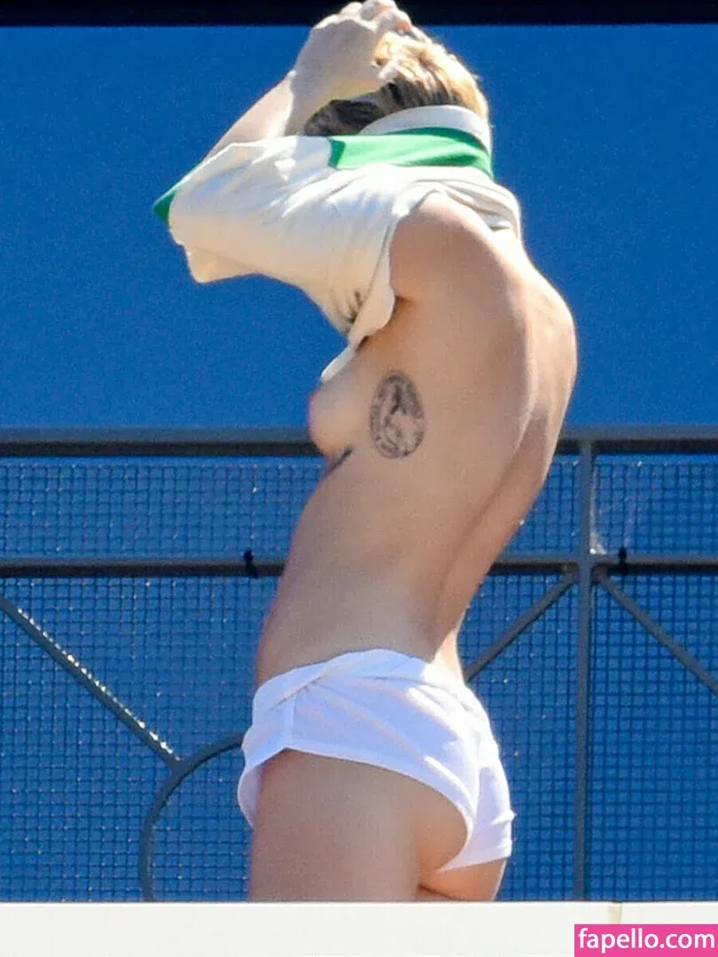 Miley Cyrus Onlyfans Photo Gallery 