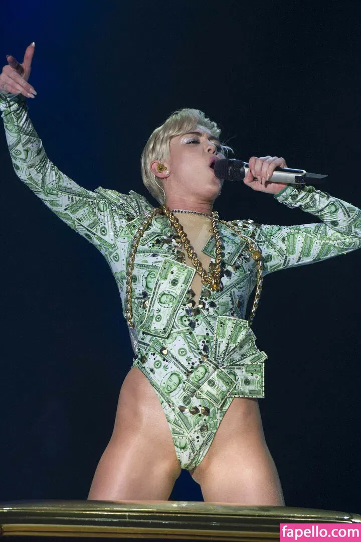 Miley Cyrus Onlyfans Photo Gallery 