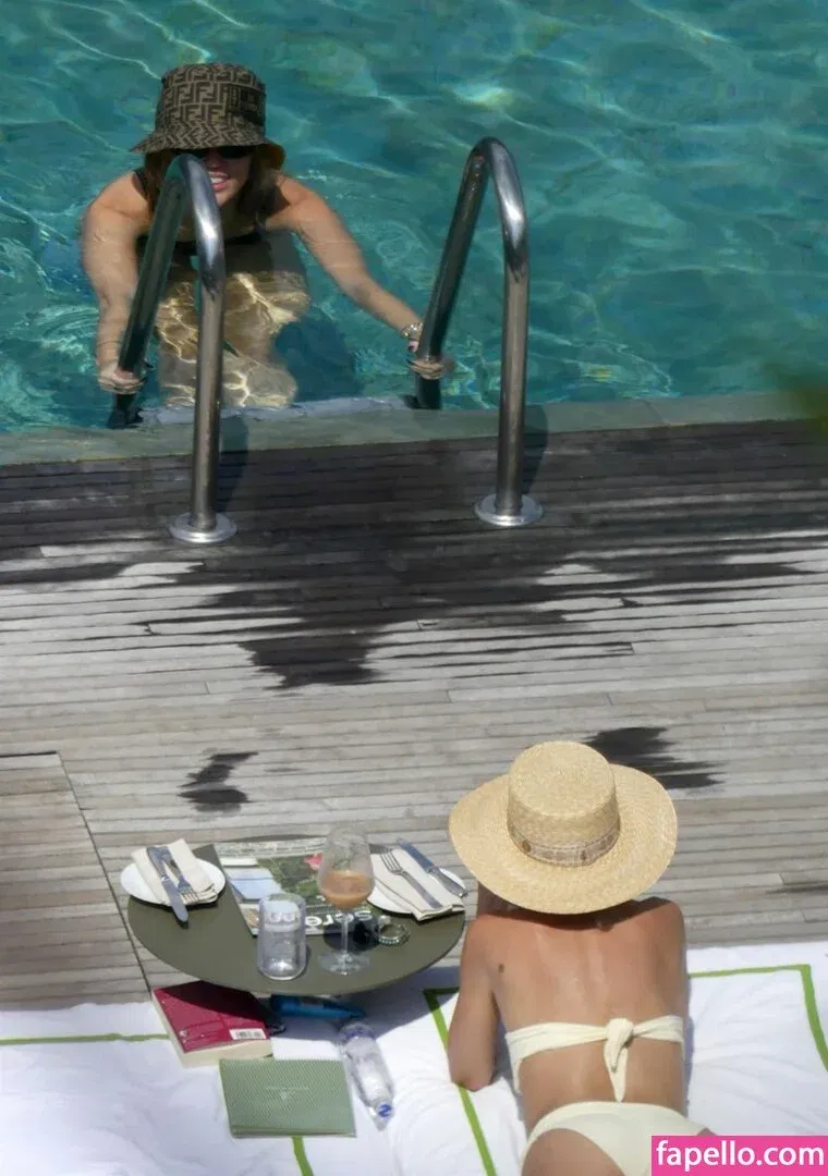 Miley Cyrus Onlyfans Photo Gallery 