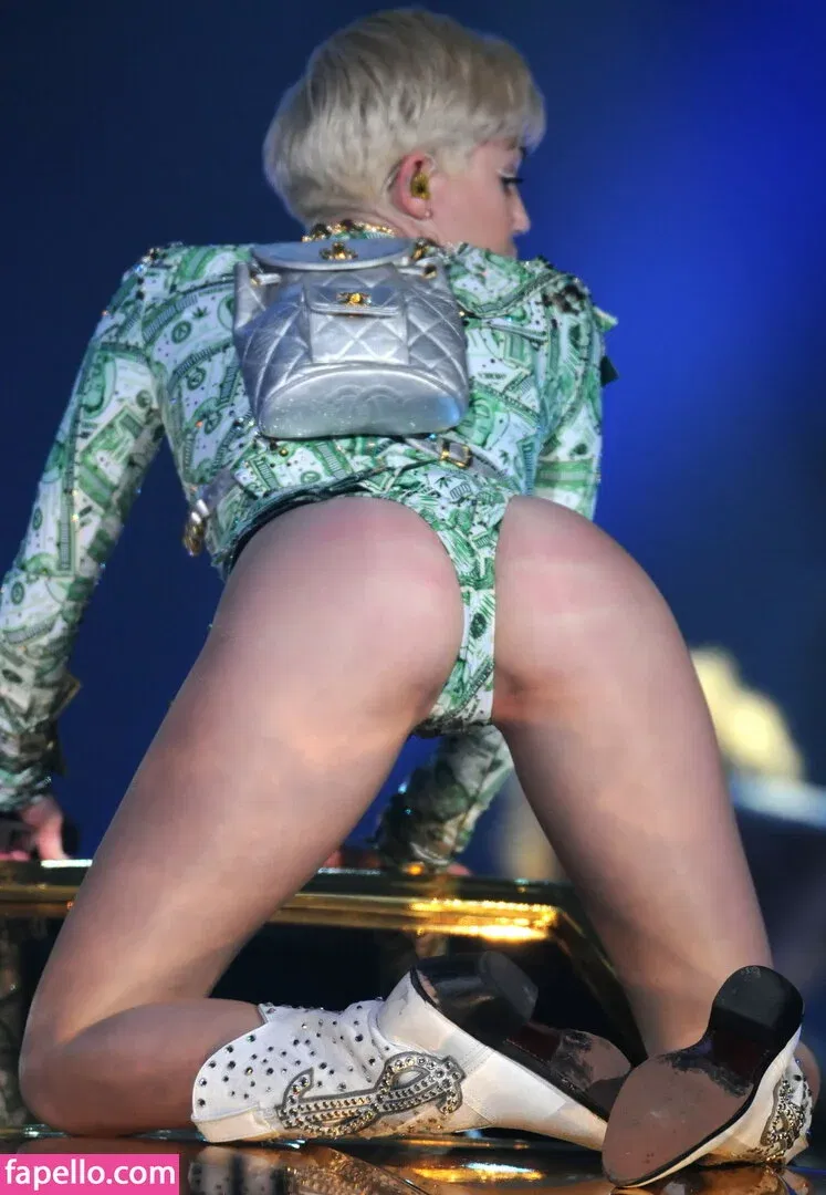 Miley Cyrus Onlyfans Photo Gallery 