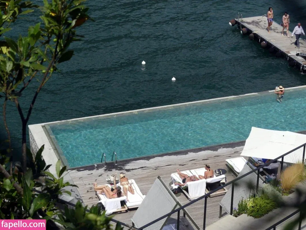 Miley Cyrus Onlyfans Photo Gallery 