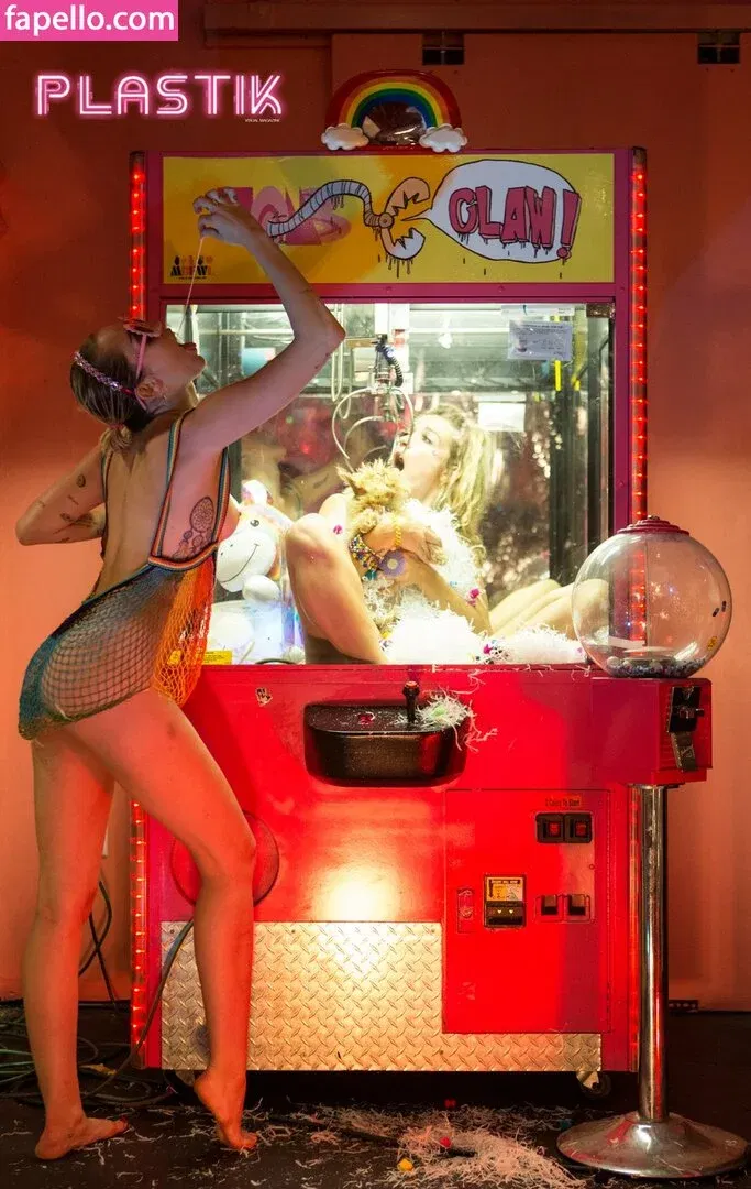 Miley Cyrus Onlyfans Photo Gallery 