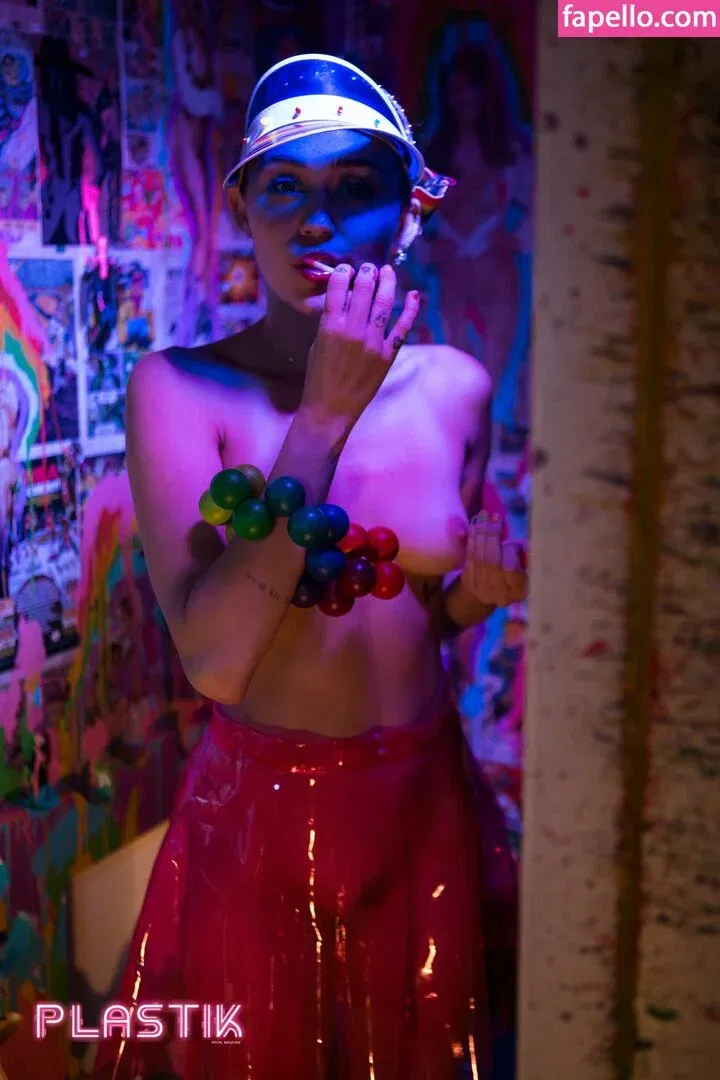 Miley Cyrus Onlyfans Photo Gallery 