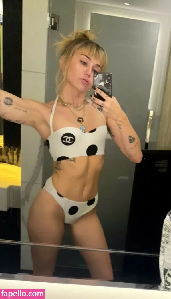 Miley Cyrus Onlyfans Photo Gallery 