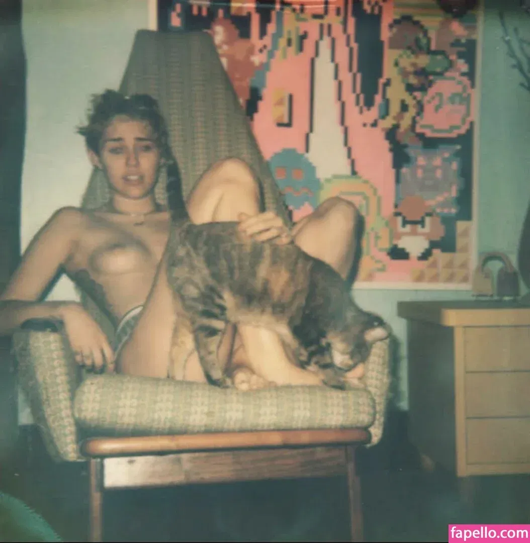 Miley Cyrus Onlyfans Photo Gallery 