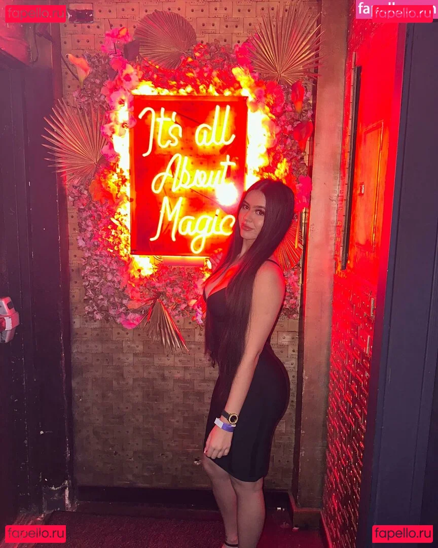 Suman Maria Onlyfans Photo Gallery 