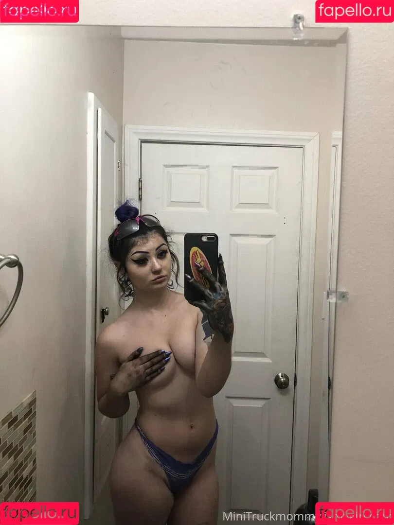 MiniTruckMommy Onlyfans Photo Gallery 