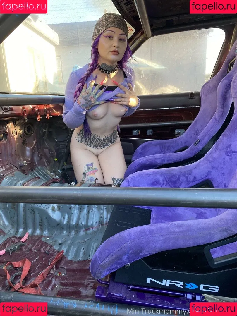 MiniTruckMommy Onlyfans Photo Gallery 